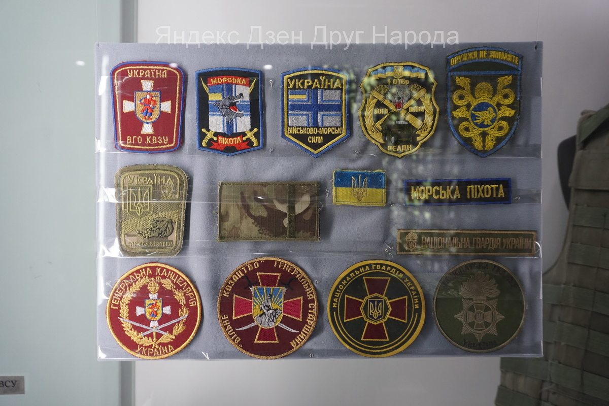 Украинские шевроны. Фото автора