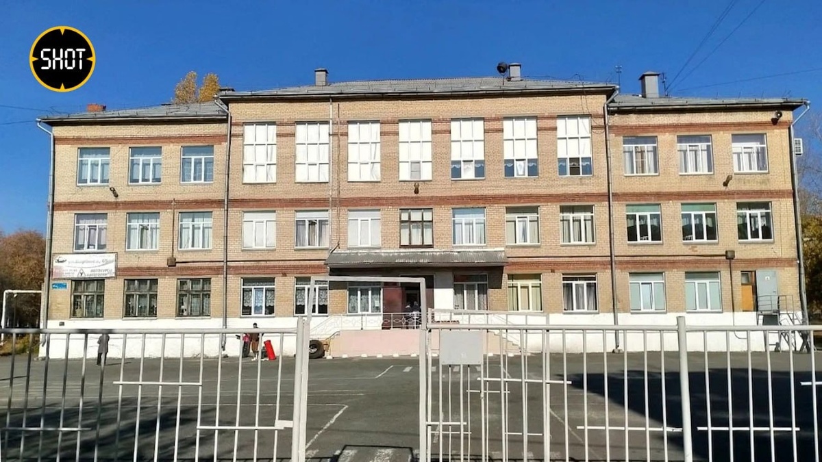    В Челябинске подросток напал с молотком на учителя и одноклассников
