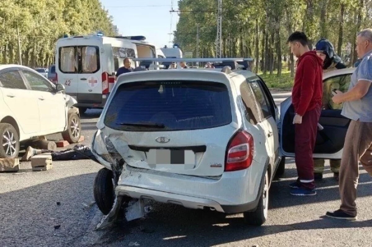    В Заволжье женщина на «Киа» врезалась в «Калину» и насмерть сбила пешехода