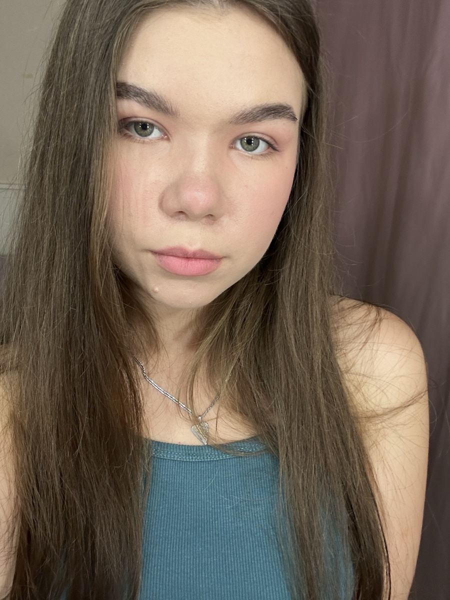 Моно-макияж с описанными румянами