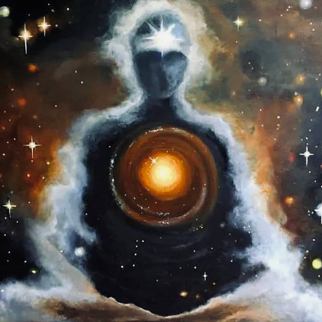  
❗Открытие сердца — это безопасный процесс перестройки вибраций человека на частоты, позволяющие взаимодействовать с духовным миром. 

   🔸Этот процесс тесно связан с открытием сердечной чакры, но есть нюанс. Открытая сердечная чакра — это состояние, которое можно описать как внутреннюю чувствительность к тонкому миру. Это как бы «встроенный радиоприемник», который улавливает тонкие вибрации, энергии и эмоции окружающего мира. В зависимости от того на каких частотах этот приемник работает, и определяется возможный объем воспринимаемой информации. Открытие сердца – это доступ к переключателю этого радиоприёмника.
 
➖Доступ к «переключателю внутреннего радиоприемника» становится необходимым, если человек сталкивается с трудностями, которые не в силах преодолеть самостоятельно, или когда им достигнут предел возможностей. 

➖Применение этого ресурса способствует более широкому восприятию мира, а также осознанию своих действий. В состоянии открытого сердца человек способен рассмотреть наше пространство с разных, ранее не доступных для него, сторон. 

   🔸Использование этого инструмента запускает процесс трансформации, который проходит через испытания. Цель этих испытаний - помочь человеку отпустить несущественные проблемы, чтобы подняться на более высокий уровень осознания, где он поймет, что добро — это единственный истинный путь. 

➖Испытания бывают разные, но все они направлены на проработку внутренних слабостей человека. В процессе трансформации не появляются непреодолимые испытания, но их можно “завалить” с первой и даже со второй попытки. Если человек не сможет преодолеть определенную слабость с третьего раза, он остановится в ее проработке, но он сможет продвигаться в других направлениях. 

➖Пример испытания: человек ставит свои интересы выше интересов других, не желает помогать близким, зациклен на своих проблемах. В определенный момент он сам окажется в ситуации, где ему будет необходима помощь. Это может быть проблема со здоровьем или другая значимая вещь. Проходя через состояние беспомощности, он должен осознать, что помощь окружающим в меру своих сил — это ценная и необходимая вещь. Это лишь один из множества возможных примеров. 

❗️В заключении необходимо отметить, что открытым запрещается: пить спиртные напитки, курить, употреблятьнаркотики, проводить оккультные и иные практики серых и черных направлений. Все эти вещи направлены на разрушения человека, а открытие сердца направленно на его приумножение.
