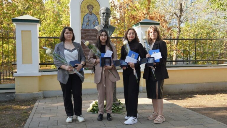    Оренбургским студентам вручили стипендии имени Александра Шмореля Оренбуржье