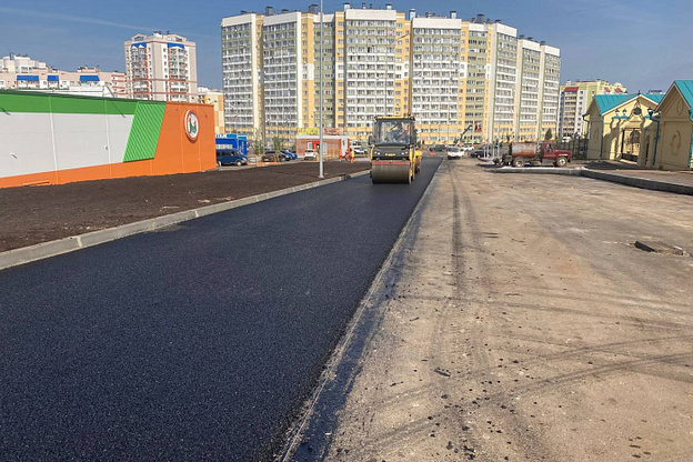    На новом участке Чистопрудненской уложили верхний слой асфальта