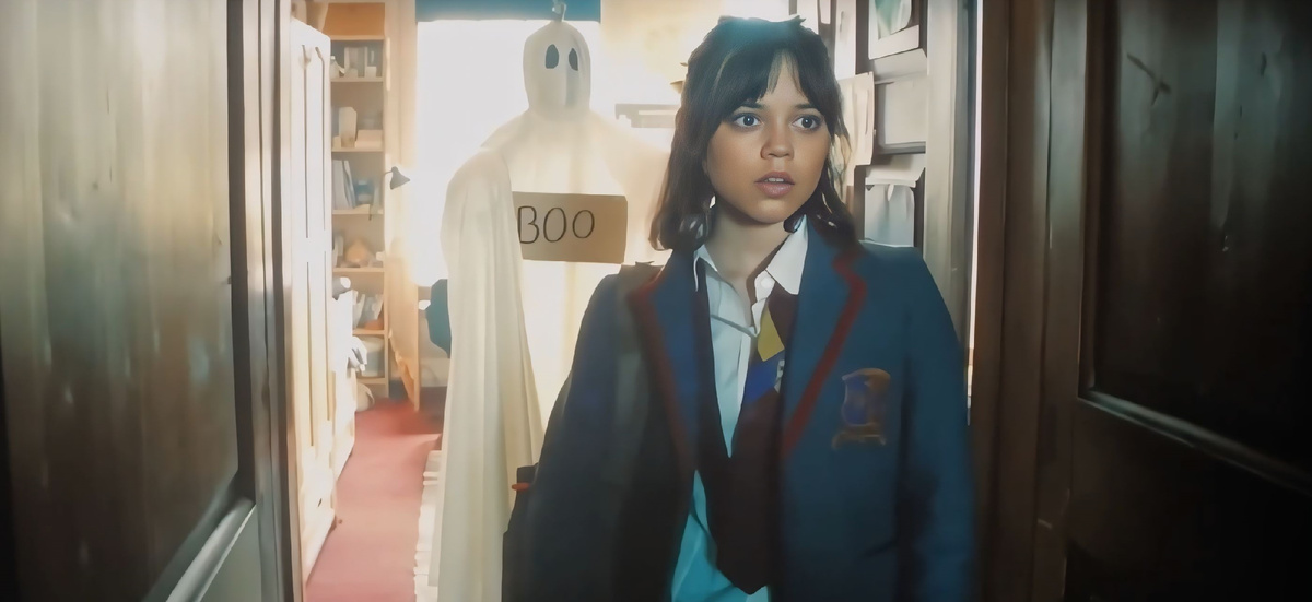 Кадр из фильма. Дженна Ортега в роли Астрид