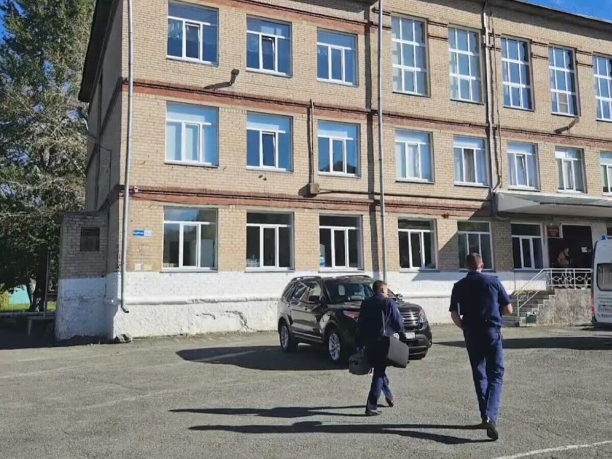    Кадры из школы и квартиры подростка, напавшего на сверстников в Челябинске© Следком России