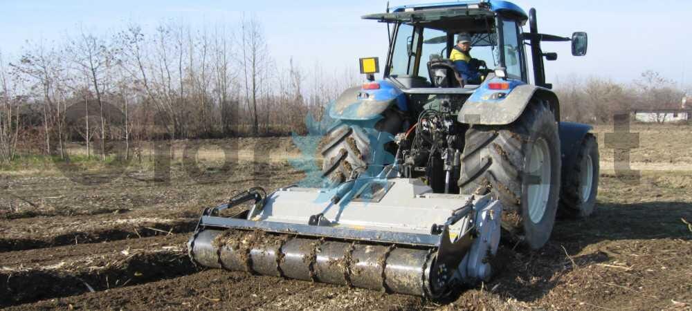 Обработка почвы ротоватором на тракторе