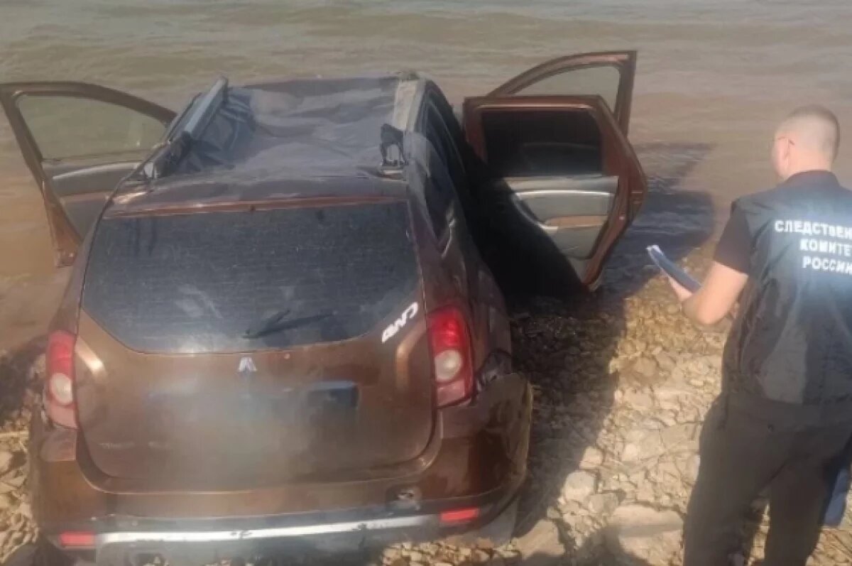    Авто с телами семьи из Саратова подняли со дна реки под Волгоградом