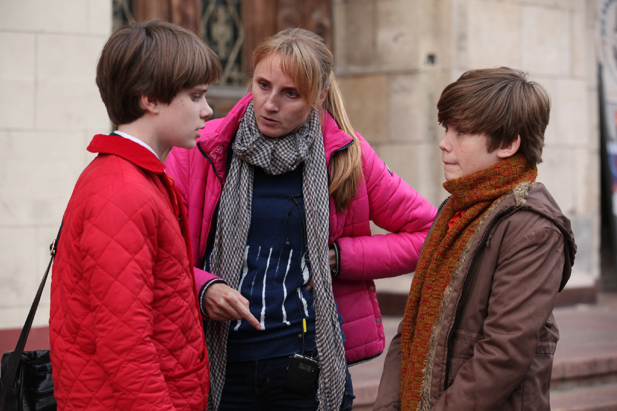 Режиссер «Хора» Алена Райнер, Кирилл Бакуменко, играющий Кешу Ларионова, и Олег Чугунов, исполнивший роль Юры Соловьева