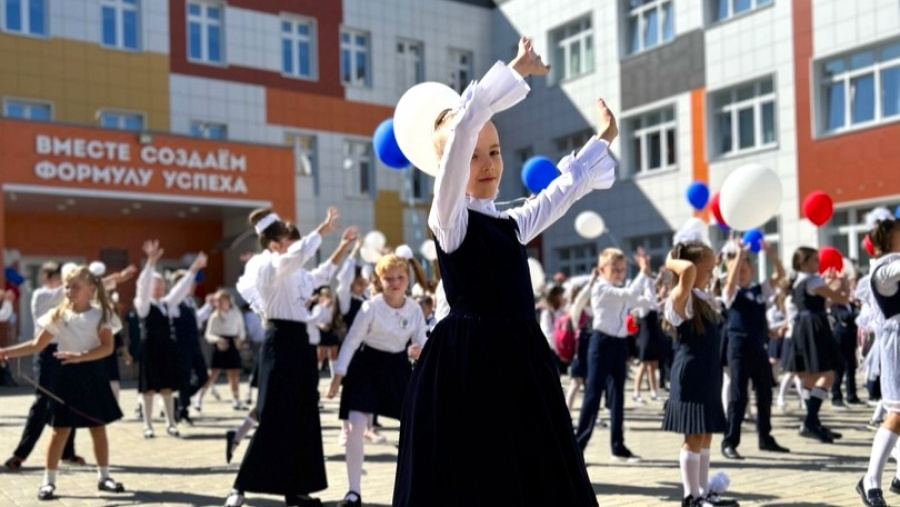 Жители города стремятся устроить детей в новые школы