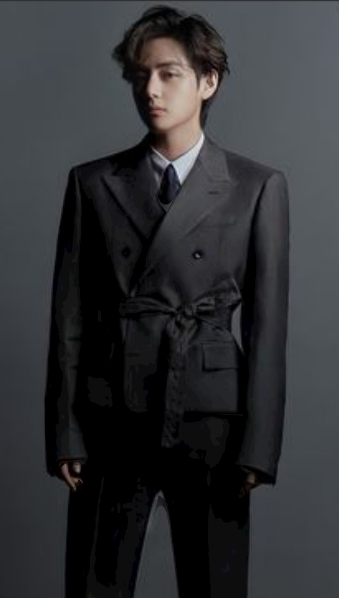 Роскошный Ким Тэхён. И роскошь совсем не тихая) 