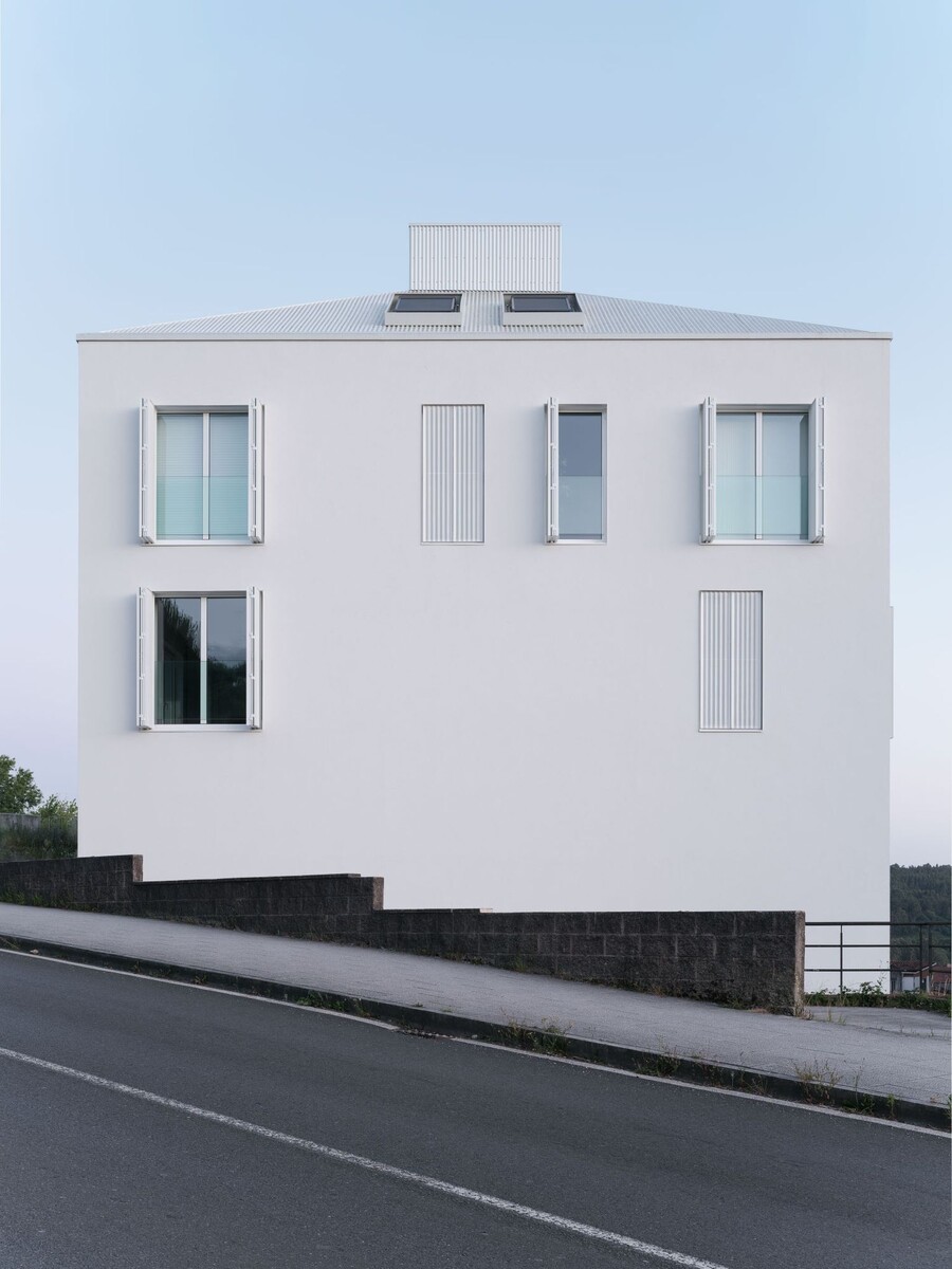 Project: Alto Residencial Coop | Architecture: Carbajo Barrios Arquitectos | Geo: Santiago de Compostela, ES