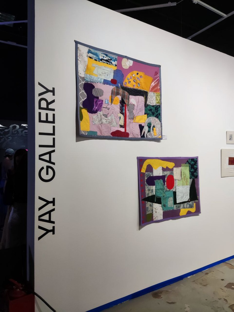 Экспозиция ярмарки молодого современного искусства Blazar 2024