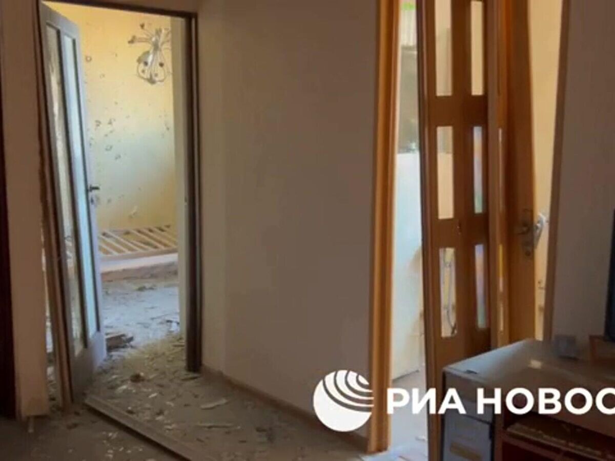    Квартира в Белгороде после прямого попадания украинского снаряда© РИА Новости