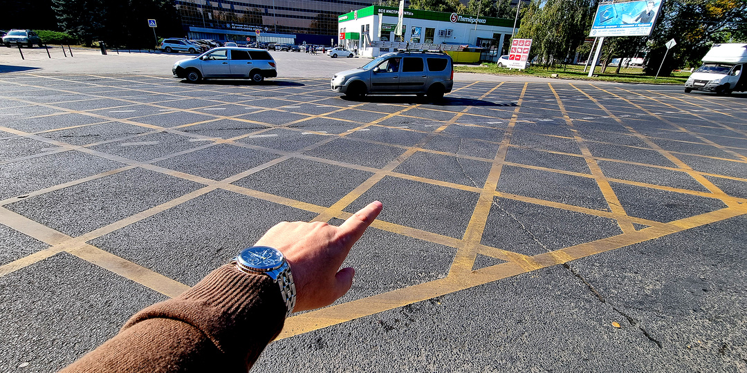 Увидел «желтую сетку» на дороге, ГИБДД ее называют «вафля»: жителем городов знать обязательно