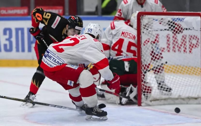    Хоккейная «Ижсталь» проиграла в Омске