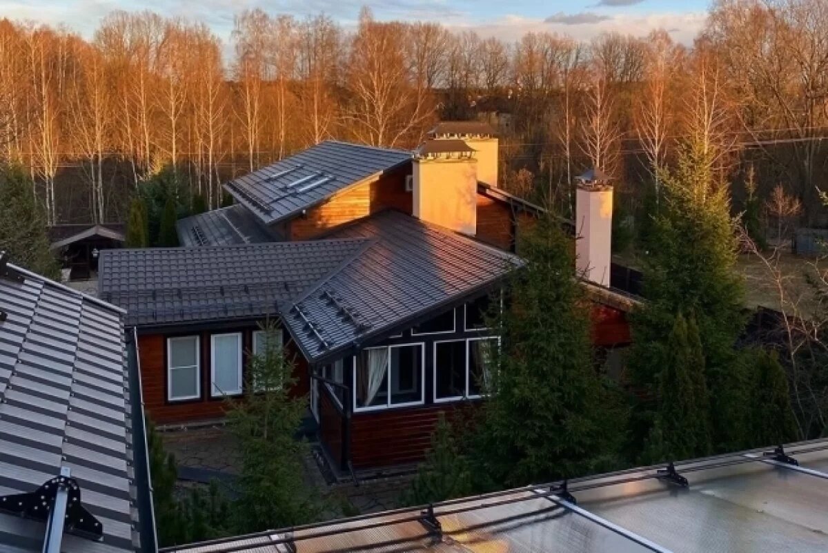    Дом Леонида Агутина в деревне Крекшино.