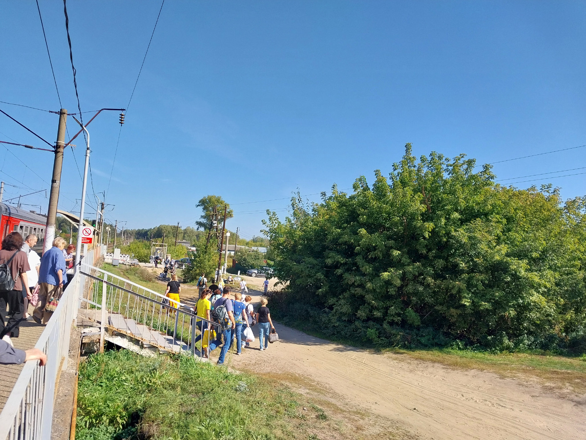 Вот как много народа едет из Нижнего Новгорода на свои дачи не с утра пораньше, а в обед! :D