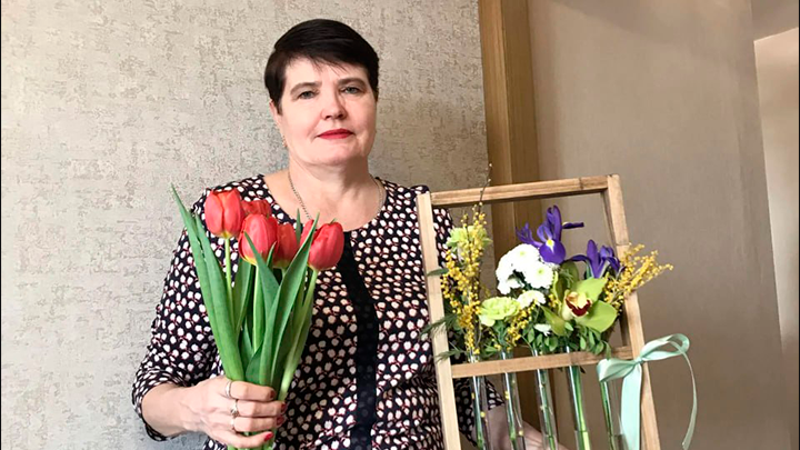    Учитель химии 57-летний педагог Нина Семёновна попыталась заслонить собой детей. Фото: Социальные сети
