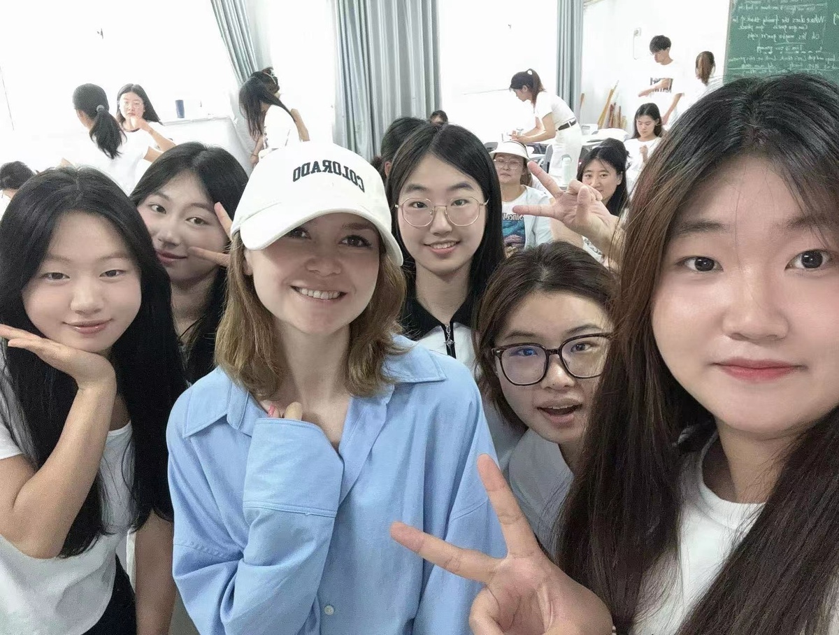 Прекрасные девушки.