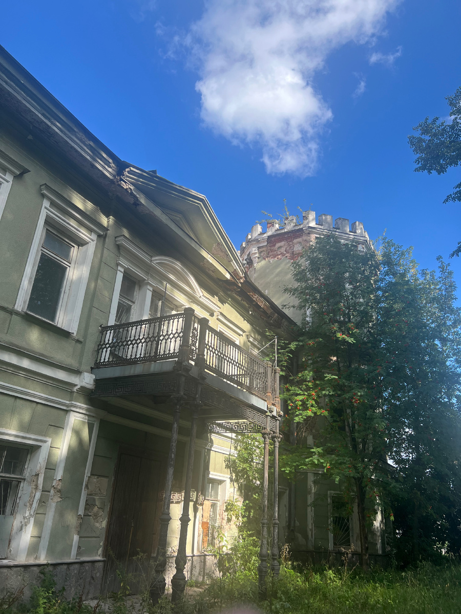 Остатки исторических зданий 