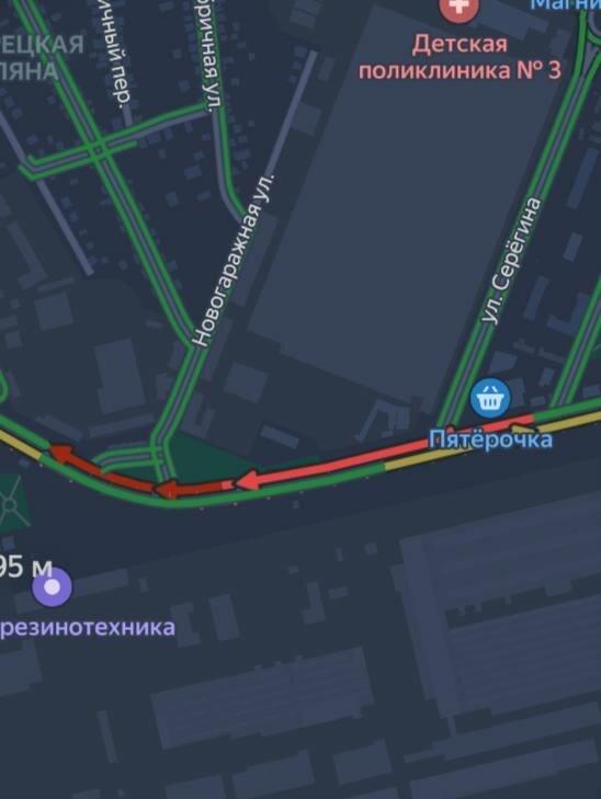 Жителей города о задержке личного и общественного транспорта предупреждают в сообществе «Курский транспорт». Пробки на дороге возникли из-за ДТП в районе остановки «Завод резинотехнических изделий».Прибудут с опозданием в расписании автобусы маршрутов 46, 71м, 73м, 59г, 94г и 67п.Фото предоставлено сообществом «Курский транспорт»