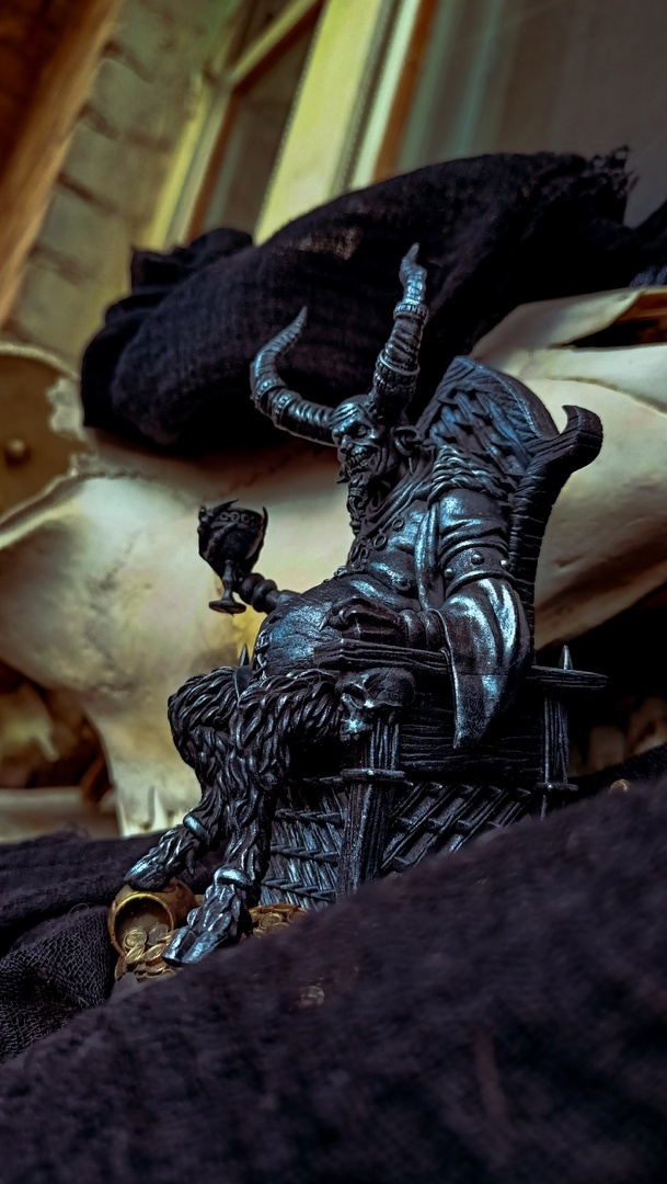 Алтарная статуэтка Маммона.