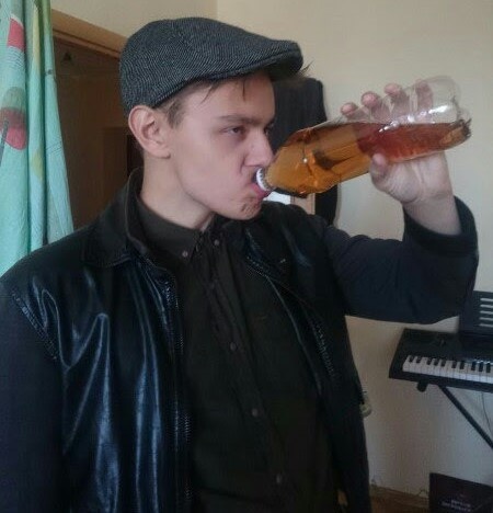 Это постановочный кадр, и тут я пью лимонад!!!1!1
