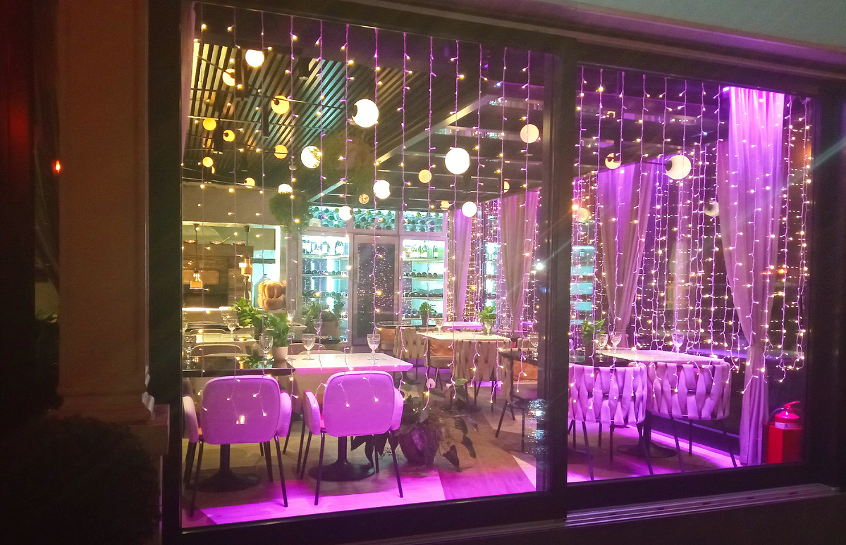 Сюда мы соваться не стали, хотя очень хотелось, да и радом с ее домом.  Но на то были веские причины