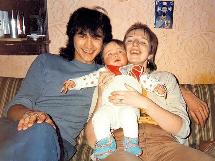  Виктор Цой с первой женой Марьяной и маленьким Сашей./Фото: соцсети