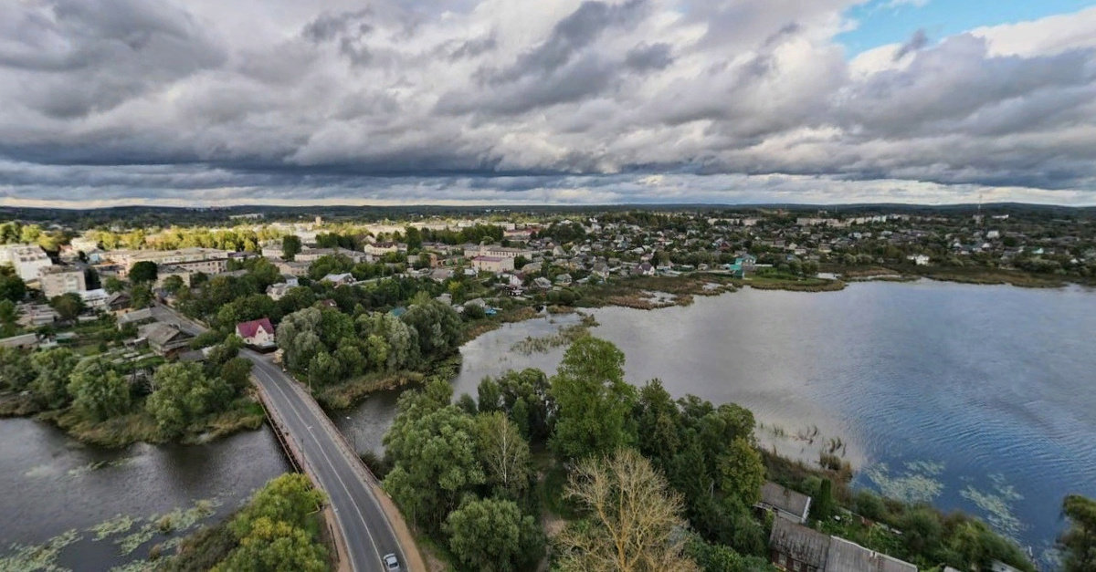 Вид на Полоцкий мост и Невель с высоты птичьего полёта.