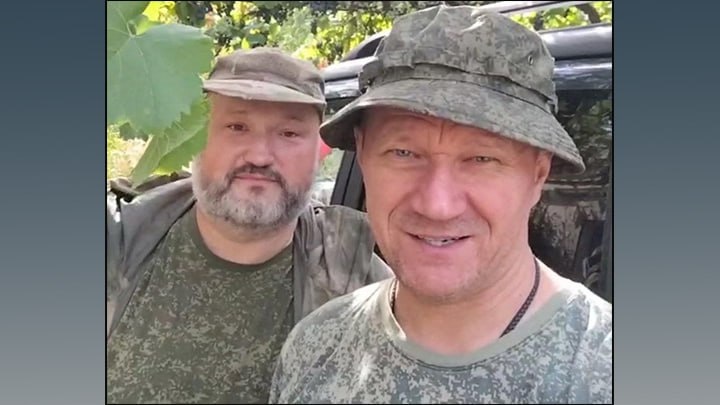 "А МЫ ИДЁМ!" – "ЭРНЕСТ" (СПРАВА) И "ГУДВИН" (СЛЕВА) ЗАПИСАЛИ ПРЕДСМЕРТНОЕ ОБРАЩЕНИЕ, УЛЫБАЯСЬ, И ПОШЛИ СОБИРАТЬСЯ НА ПОСЛЕДНЮЮ В СВОЕЙ ЖИЗНИ ЗАДАЧУ. СКРИНШОТ ТГ-КАНАЛ РОМАНА САПОНЬКОВА.
