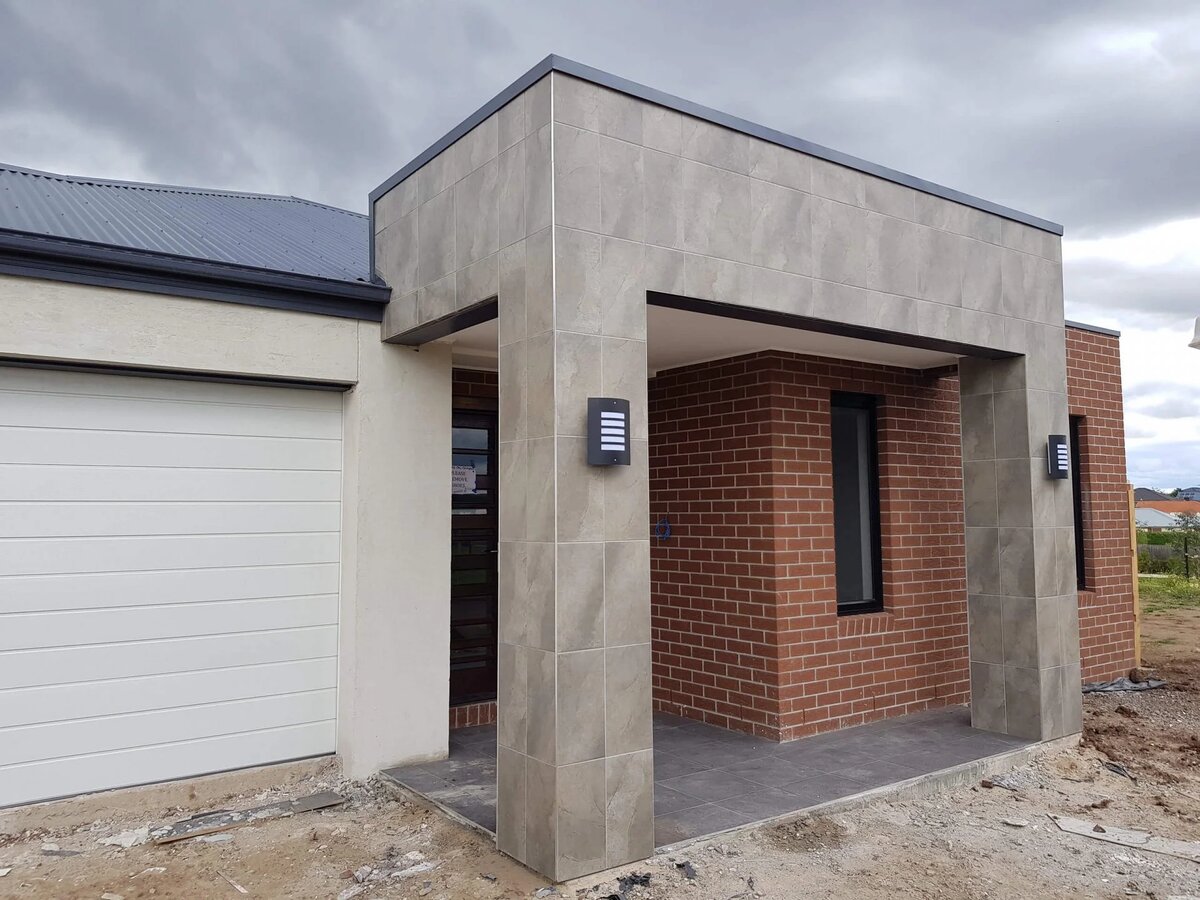 Керамогранит в отделке фасада дома