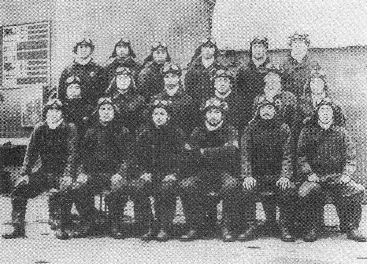 Пилоты японского авианосца «Дзуйкаку» перед атакой (6 декабря 1941 года).