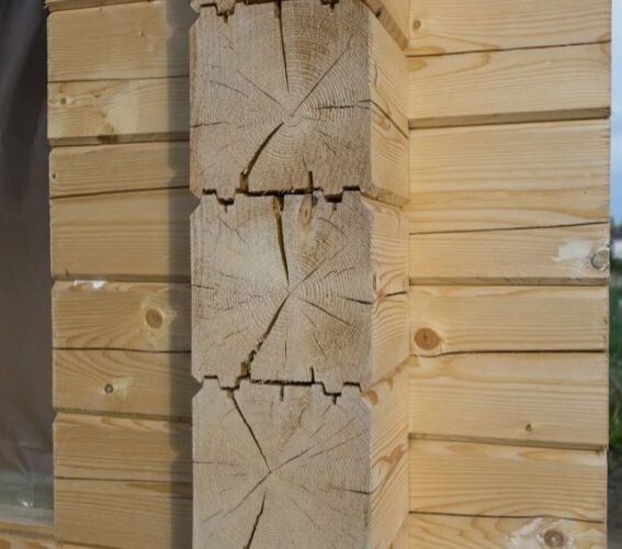 Трещины в брусе не имеют особого значения, если, конечно, они не разрывают брус на части