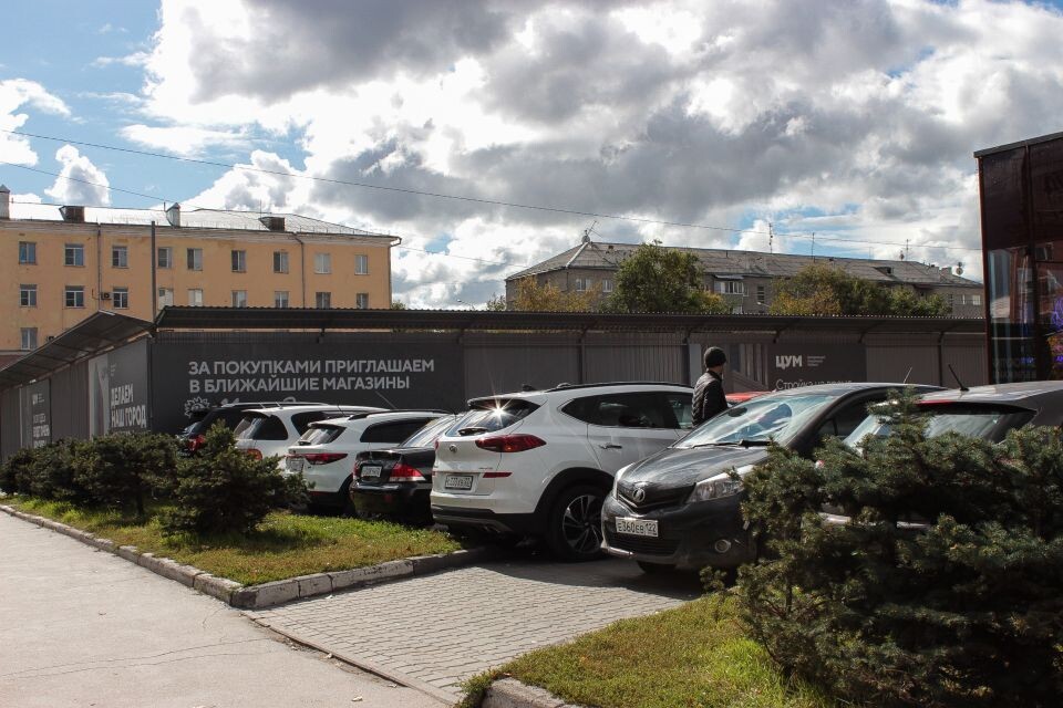    Строительная площадка на месте снесенного ЦУМа. 16 сентября 2024 года. Источник: Марина Евтушенко