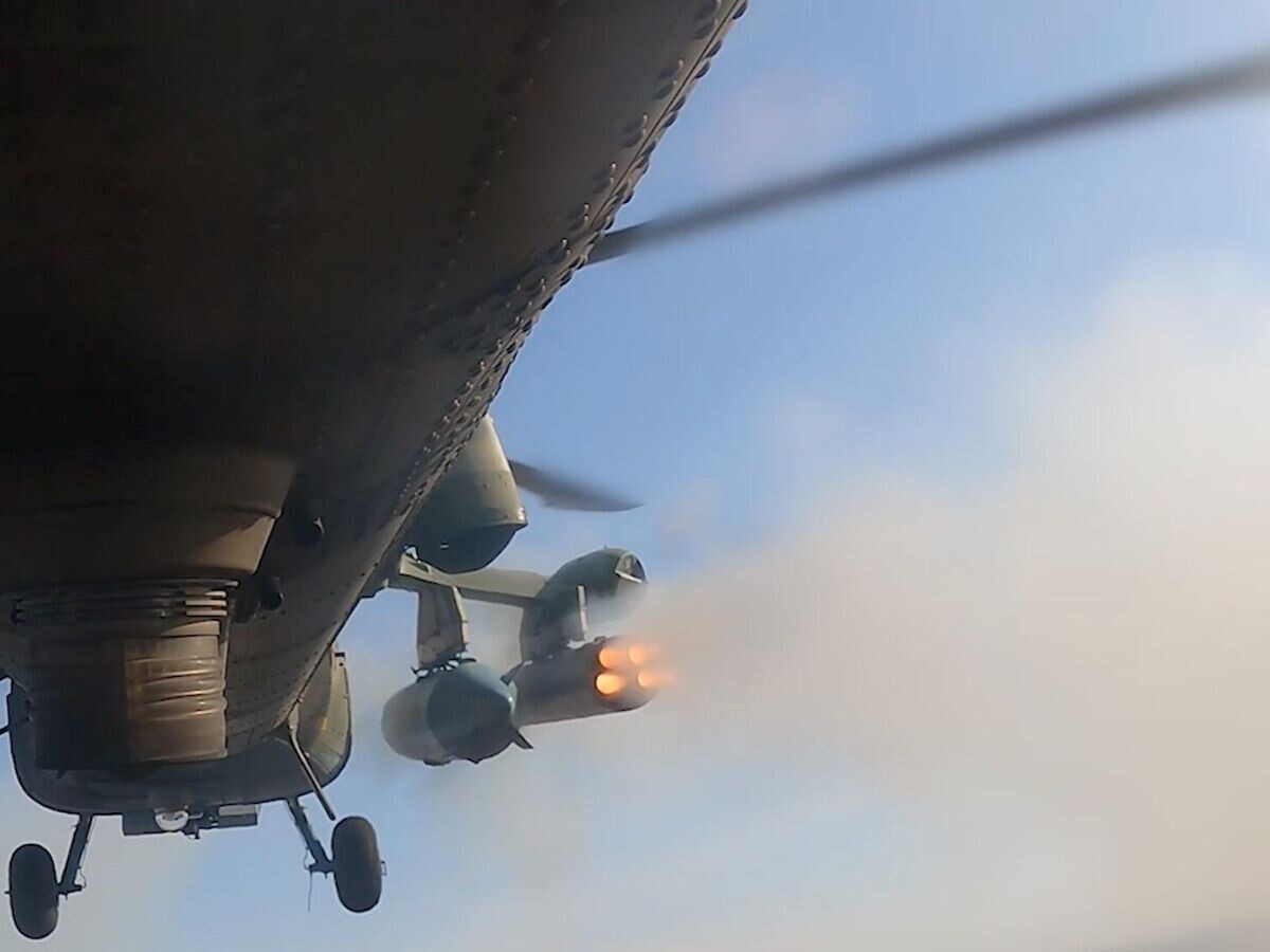    Экипаж армейской авиации на вертолете Ми-28Н нанес удар в приграничном районе Курской области© Минобороны России