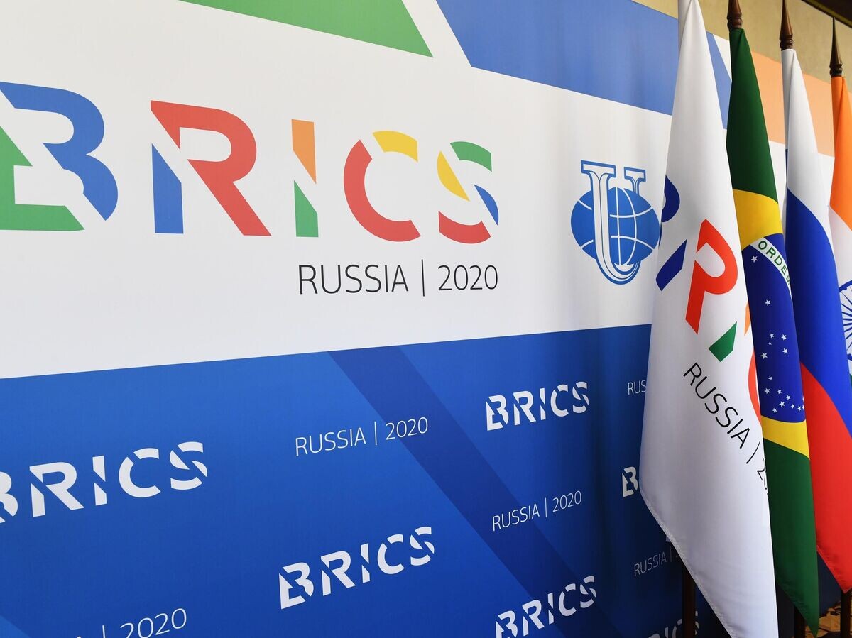    Баннер с символикой БРИКС© Фотохост-агентство brics-russia2020.ru