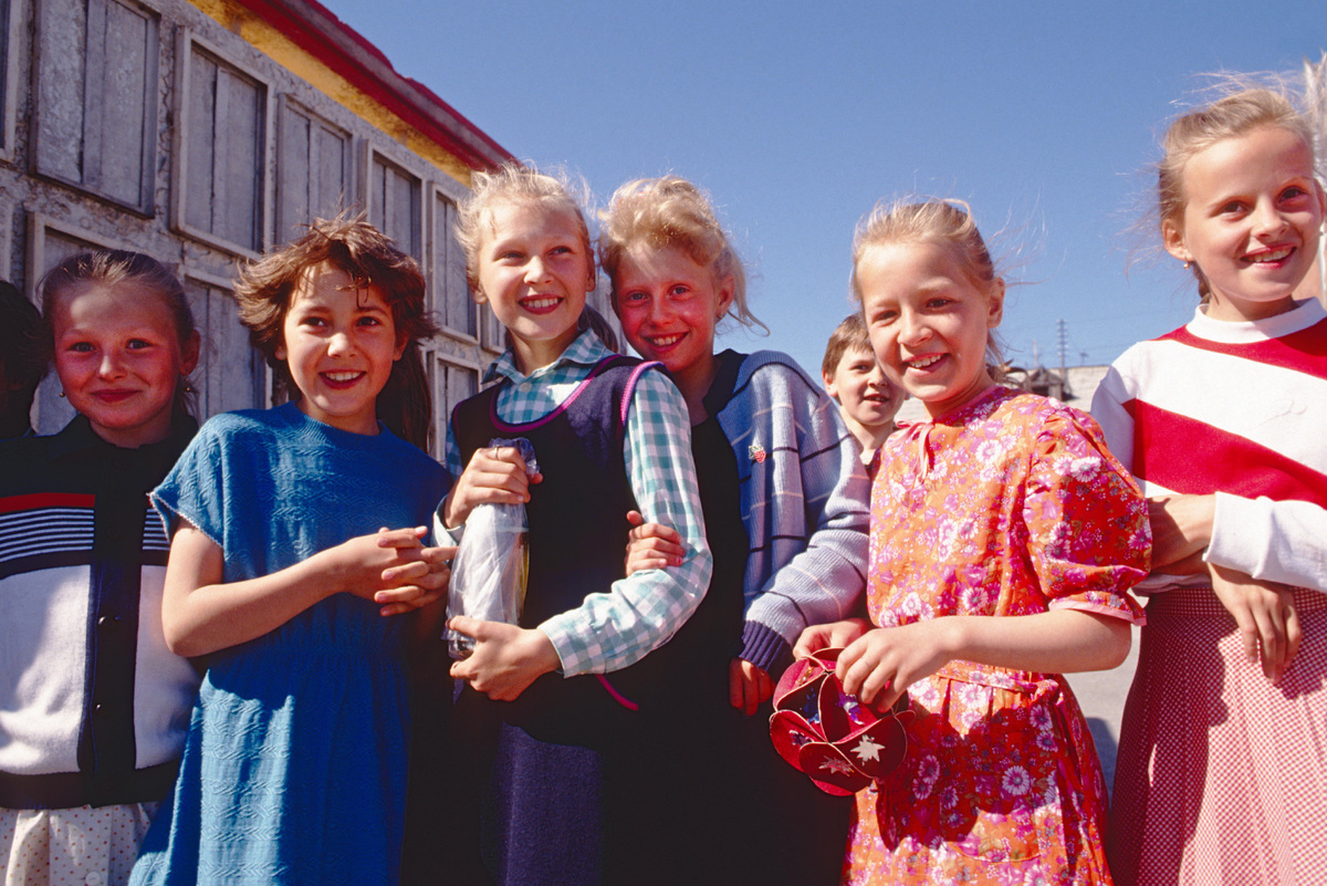     Тайна, скрытая в земле: почему советские дети так любили делать “секретики”