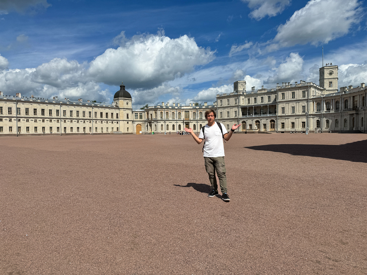 Большой Гатчинский дворец. Действительно, не маленький.