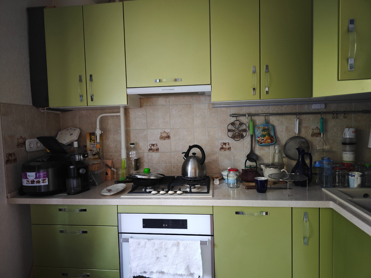 Цвет фасадов мне и сейчас нравится, хотя выбирала я их глубоко беременной