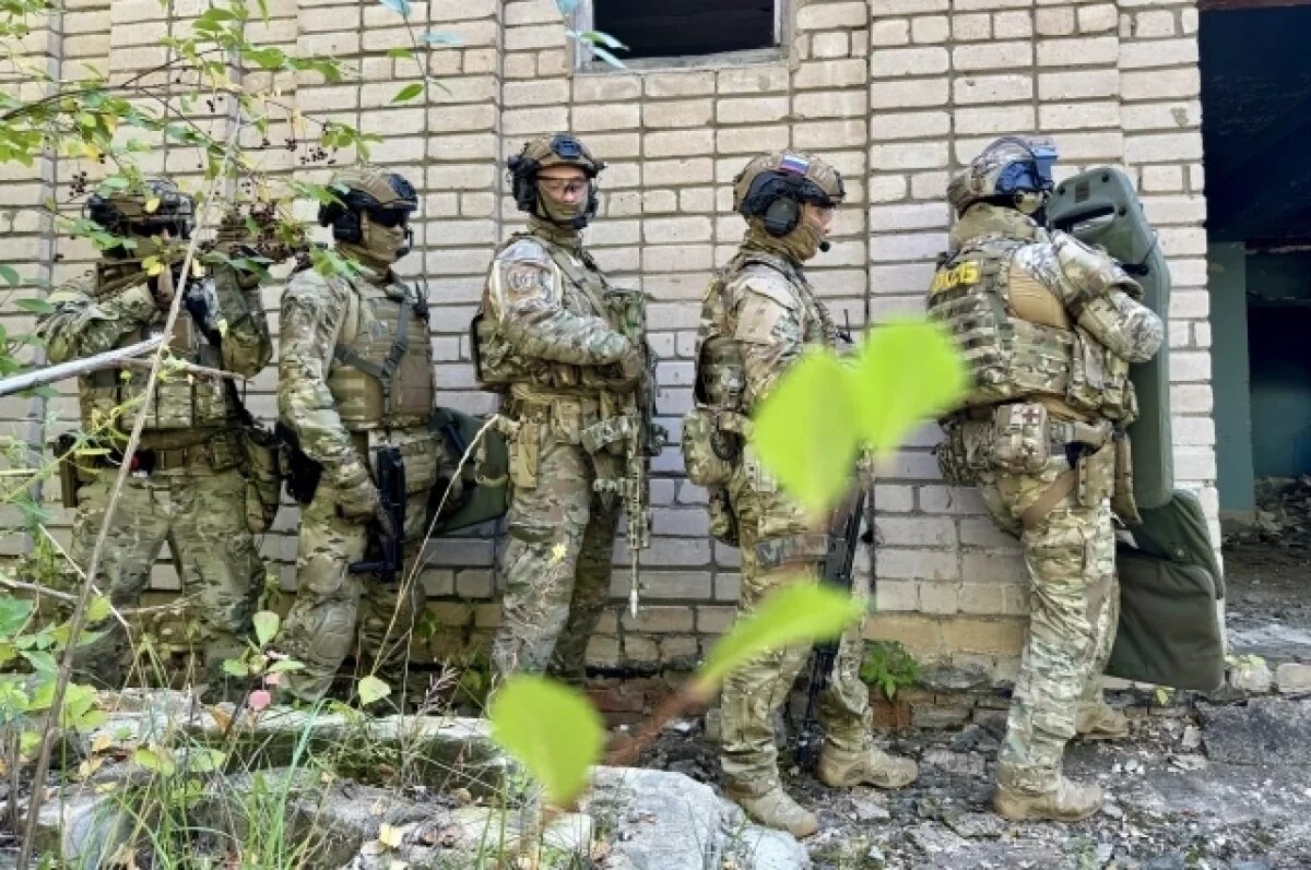    ФСБ показала кадры с места ликвидации агента украинской разведки на Урале