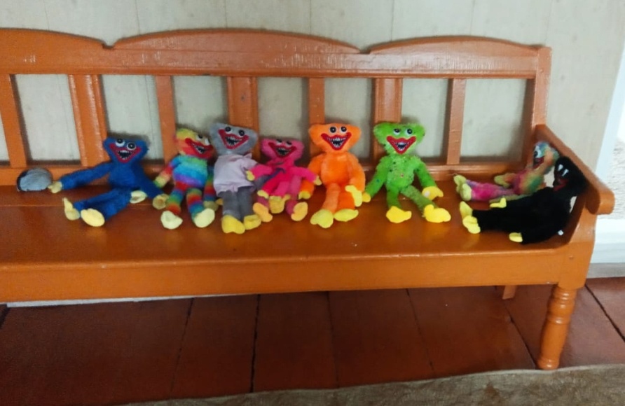 Ввосьмером на лавке