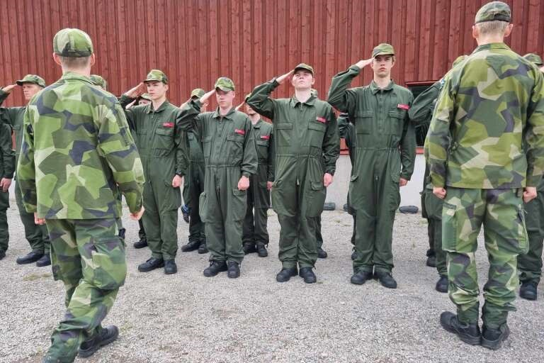 В этом году Национальная служба и экзаменационная комиссия призывает 27 900 человек, родившихся в 2006 году, записаться на военную службу. 
