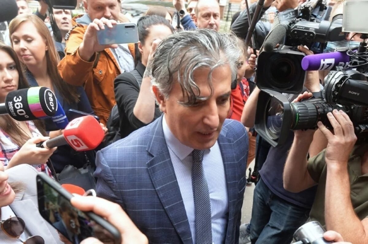    Эльман Пашаев.