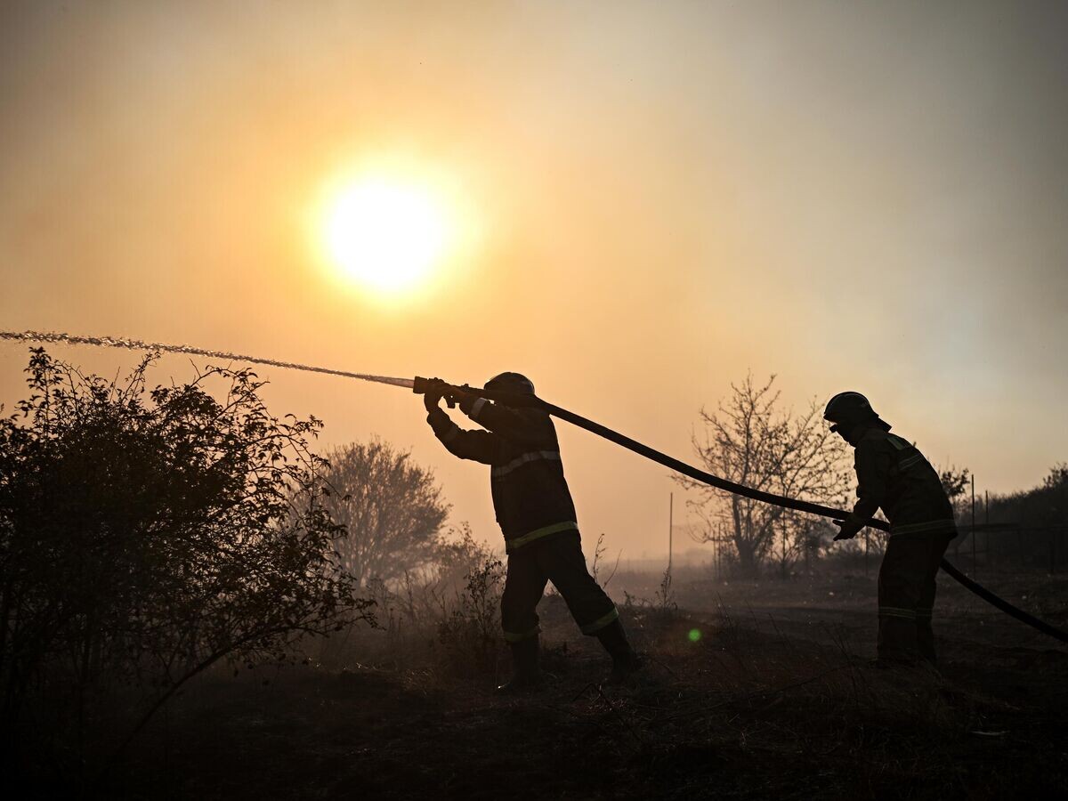    Тушение пожра селе Степное в Антрацитовском муниципальном округе ЛНР© РИА Новости / Сергей Бобылев