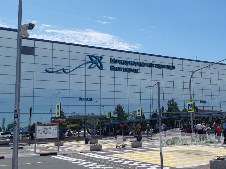 Аэропорт волгоград внутренние рейсы. Аэропорт гумрак. Аэропорт волгоград 2022. Аэропорт гумрак волгоград. Аэропорт волгоград ночью.