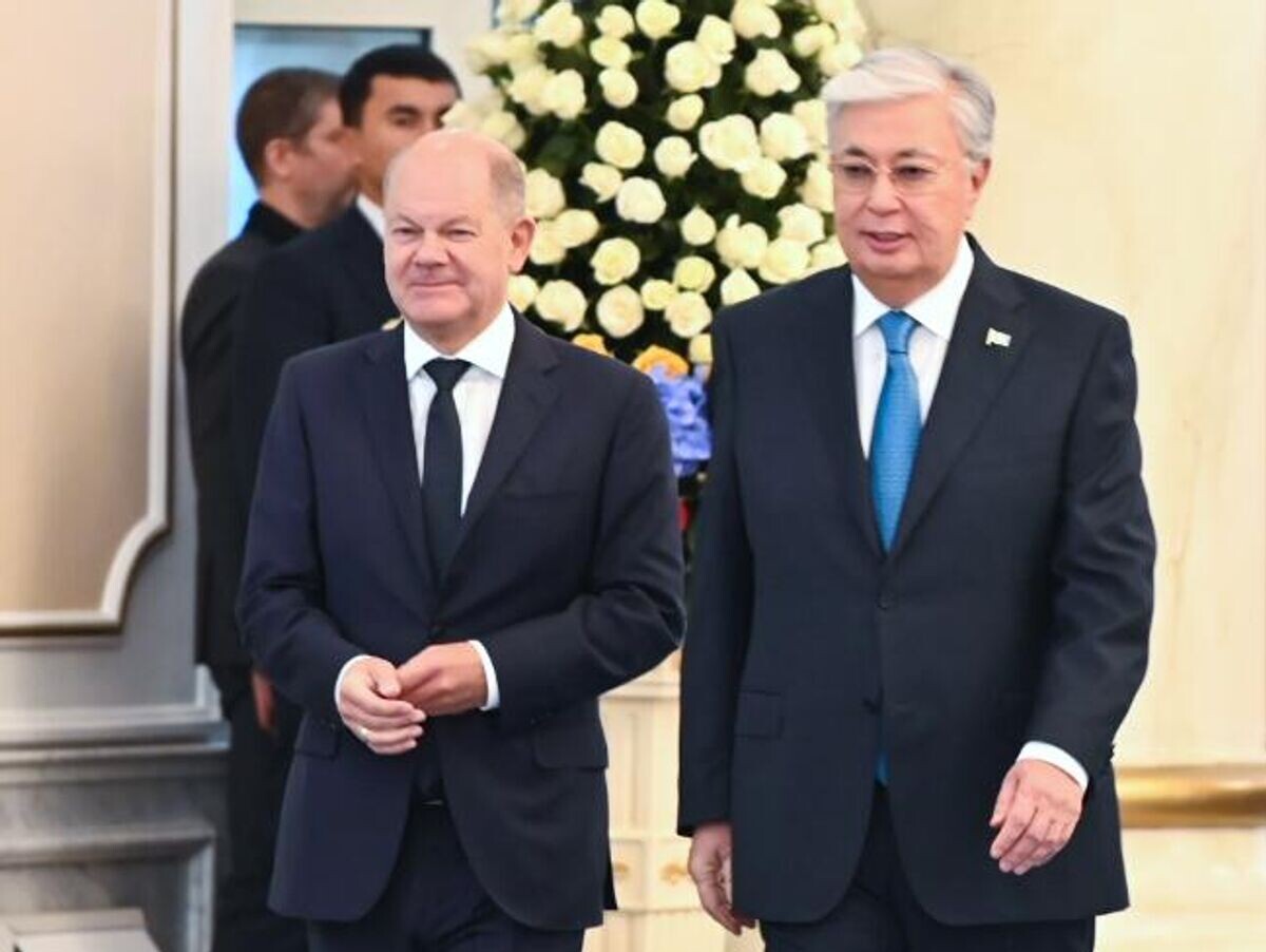    Федеральный канцлер Германии Олаф Шольц и президент Республики Казахстан Касым-Жомарт Токаев во время встречи в Астане© Sputnik / Санат Имангалиев