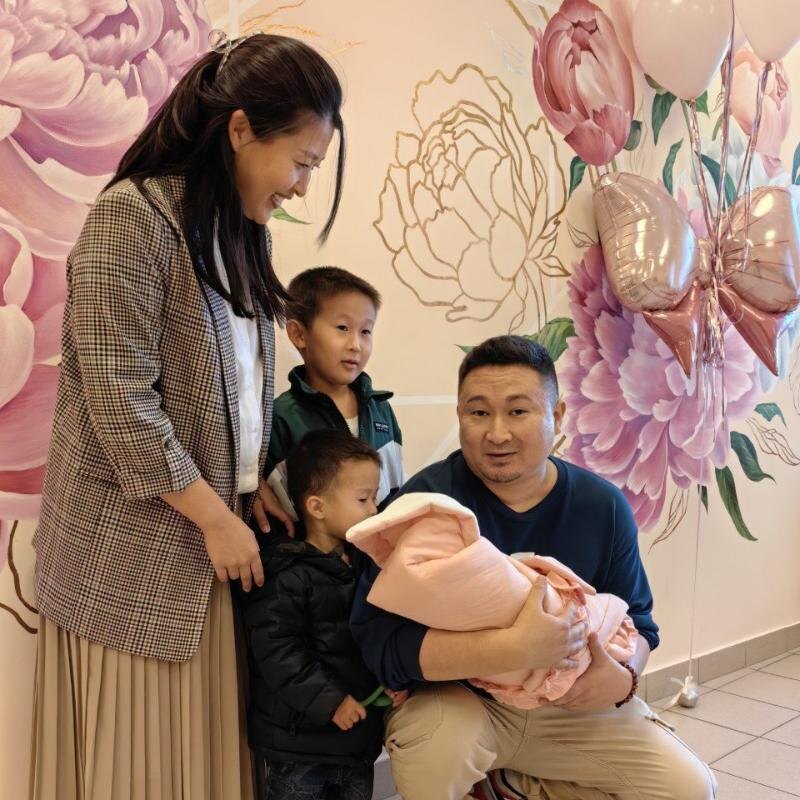    Есика Ямагучи из Японии стала мамой в Сургуте