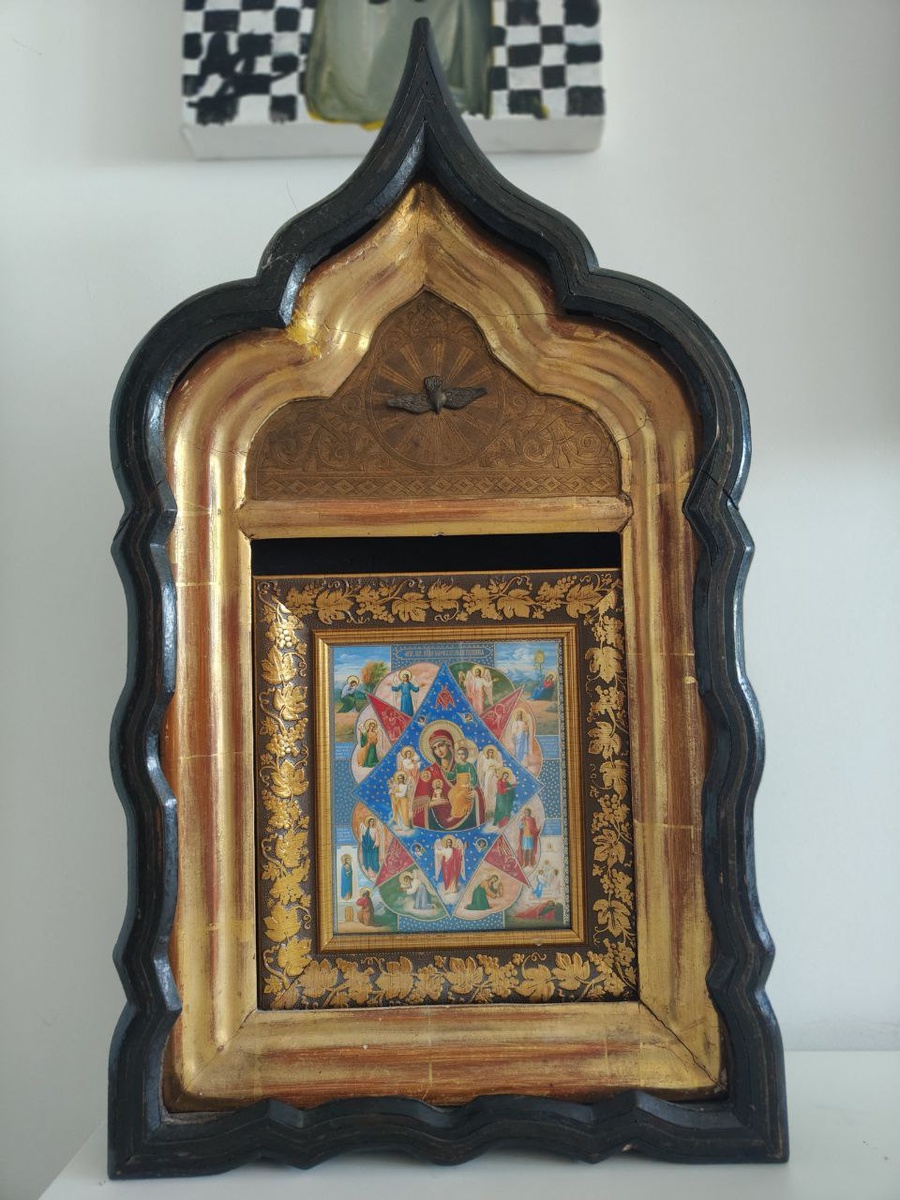 Икона Богородицы Неопалимая Купина в комнате моей Манечки. 