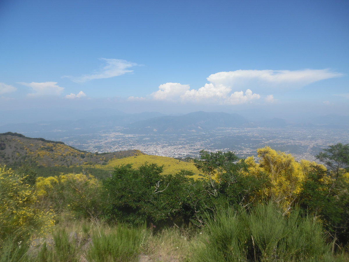 Южная Италия. Регион Кампания. Вид с вулкана Везувий